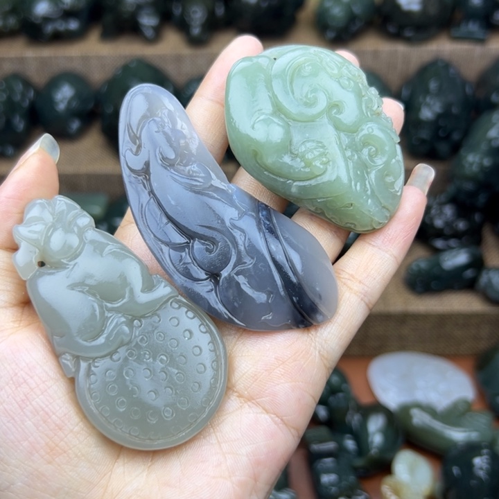 玩***族和田玉未镶嵌挂件