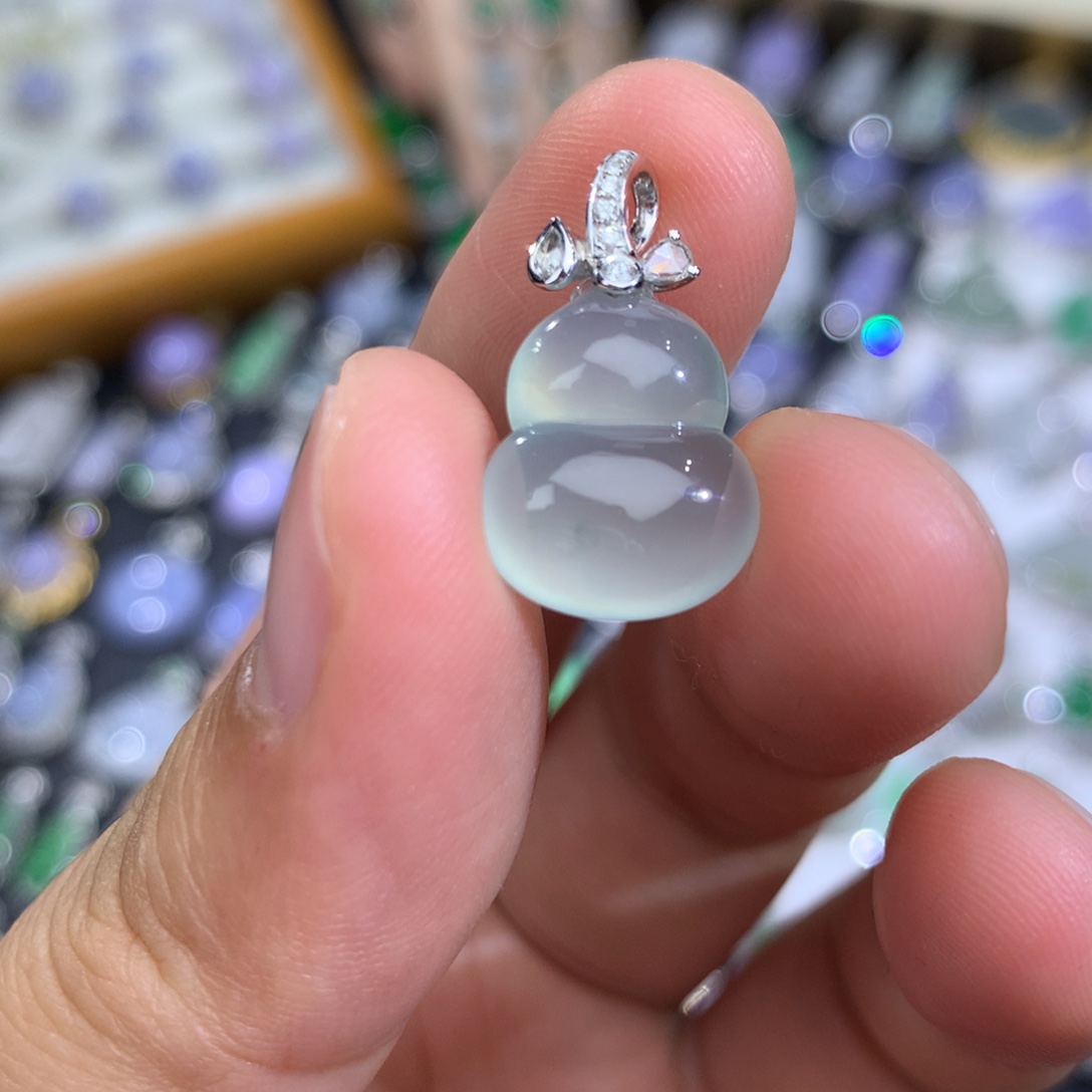 翡翠18K金镶嵌吊坠(不含链)签收后48小时鉴赏期