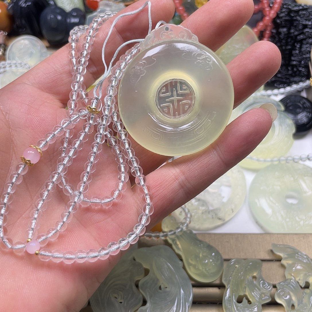 食***鹿蛇纹石玉未镶嵌颈饰