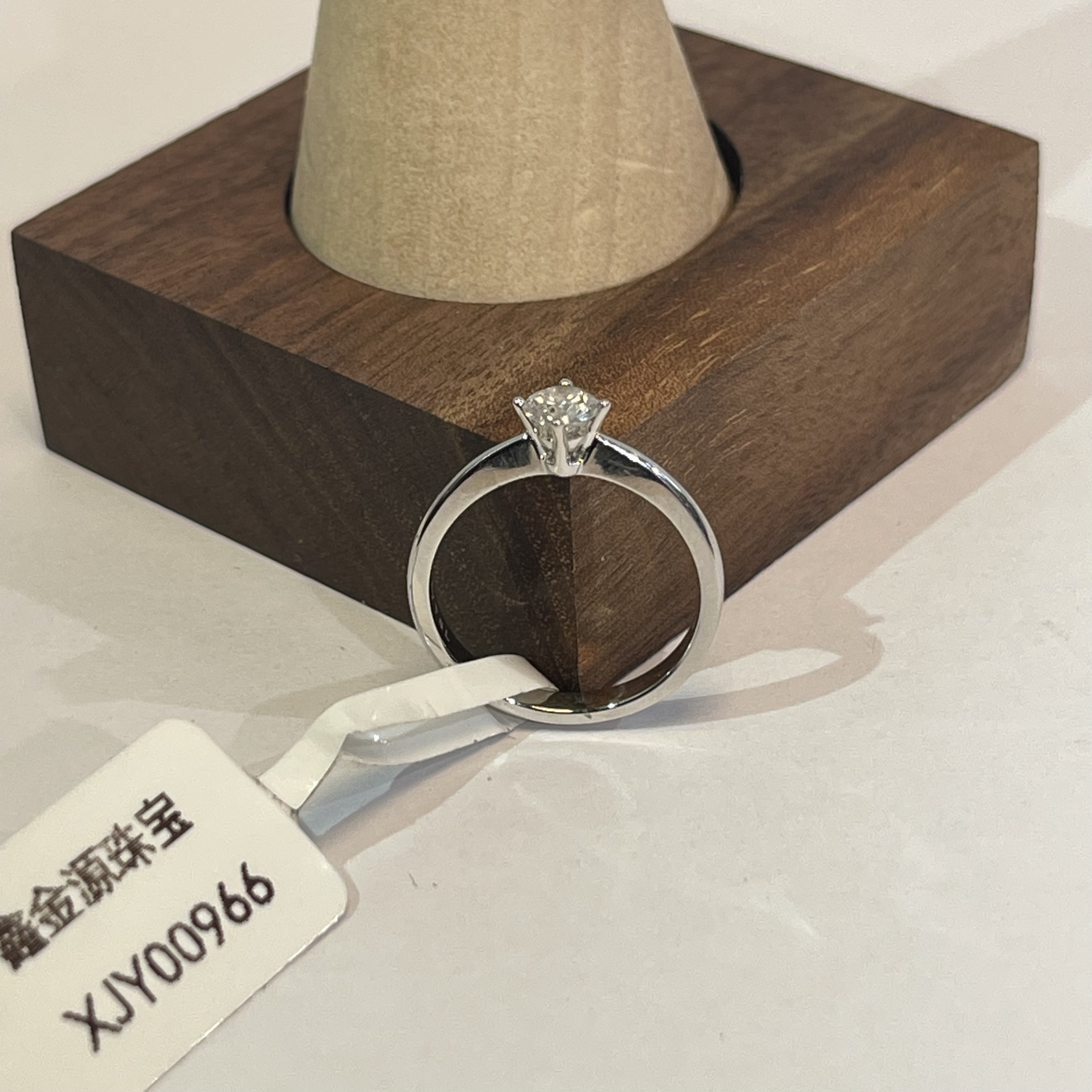 11号18k金钻戒xjy00966