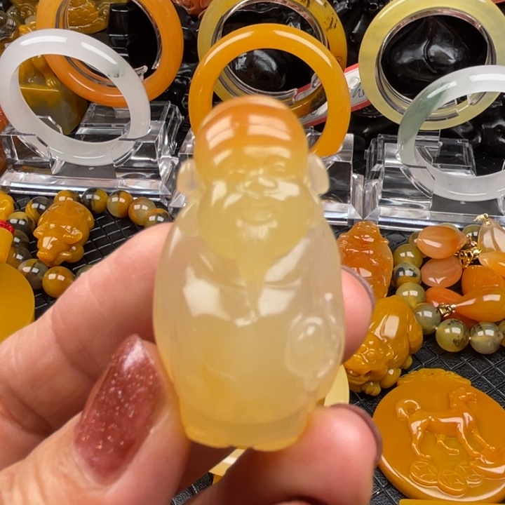 未镶嵌石英质玉（黄龙玉）颈饰