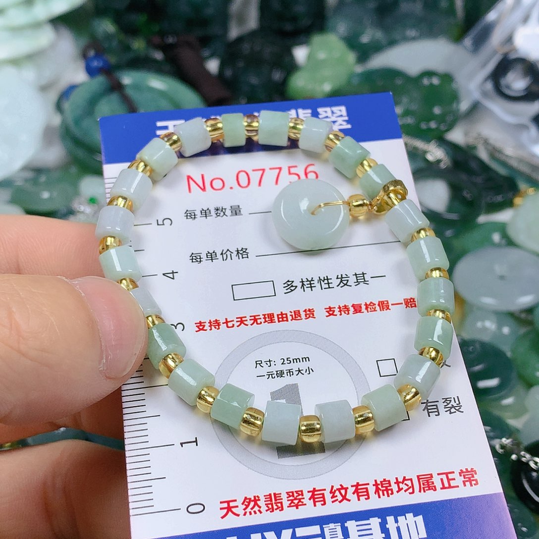 翡翠颈饰未镶嵌天然翡翠