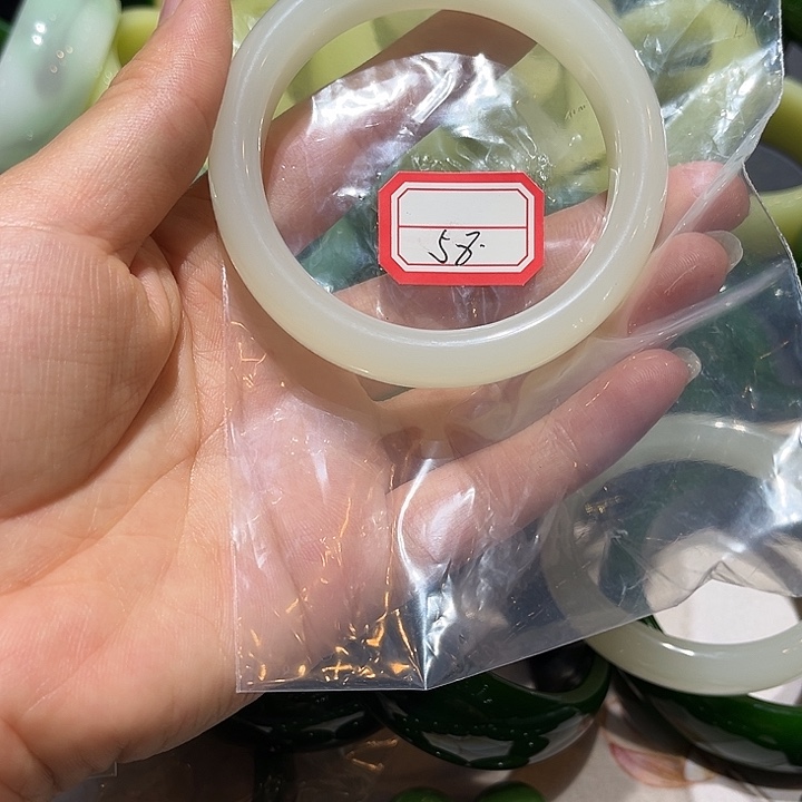 未镶嵌手镯和田玉（碧玉）