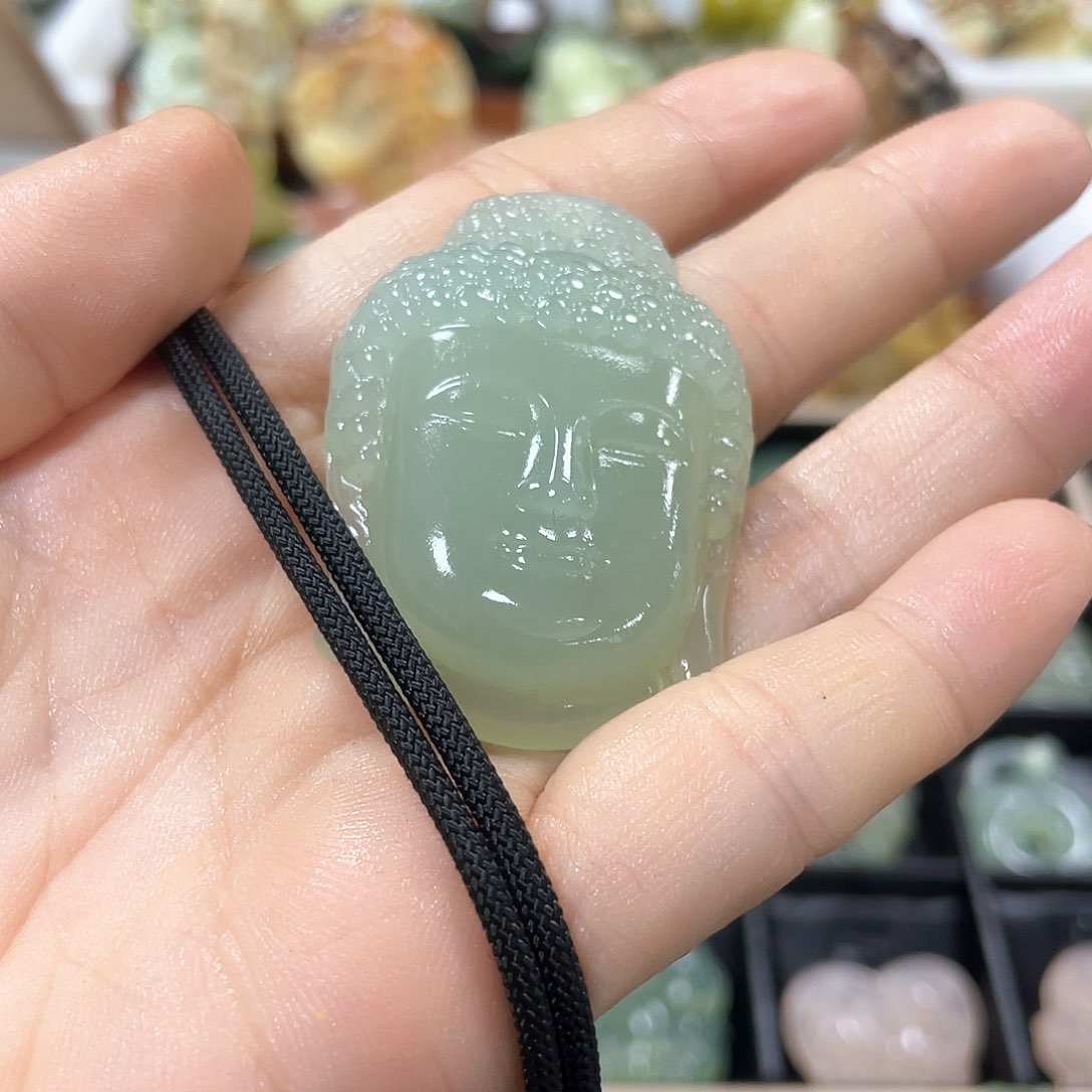 蛇纹石玉颈饰合金