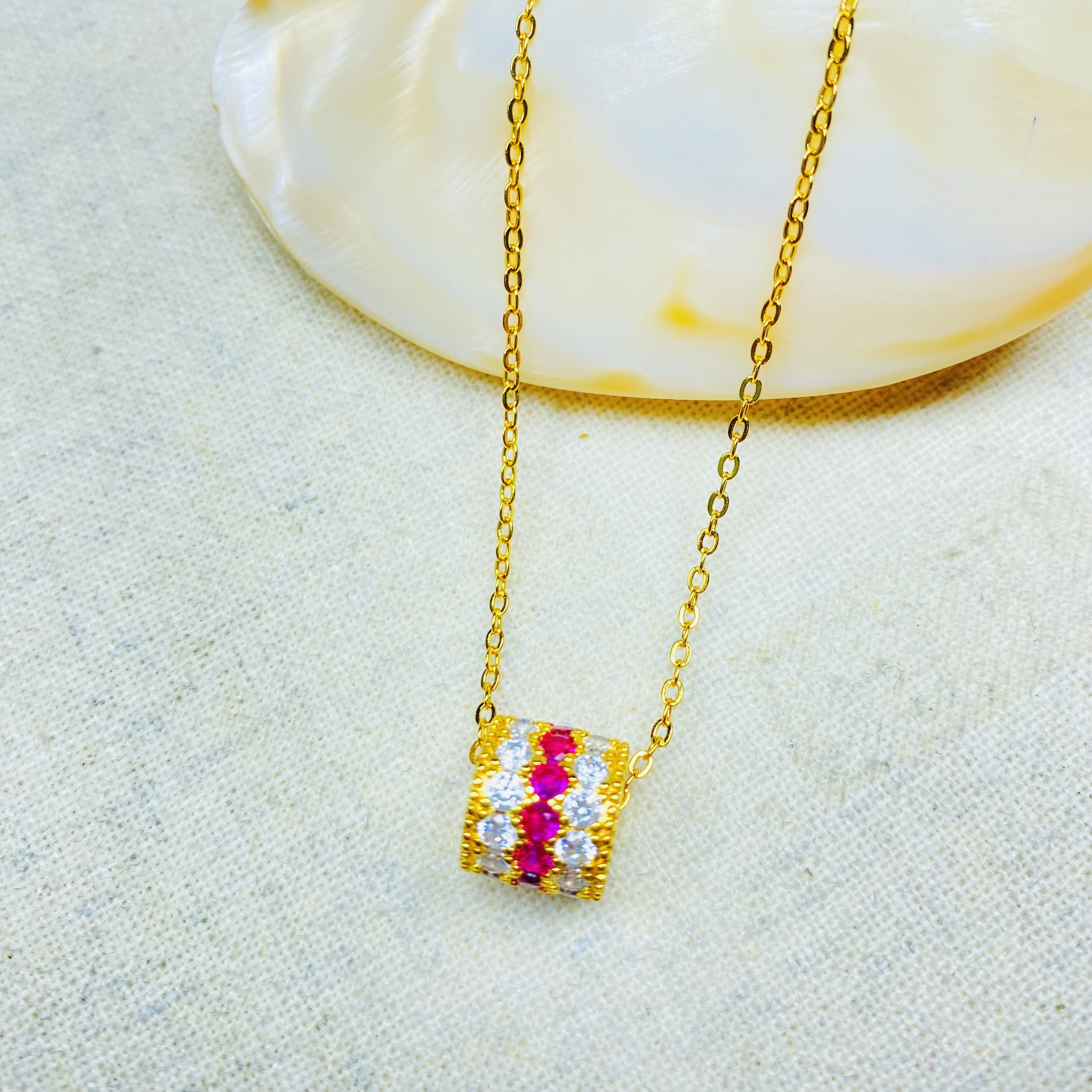 项链  K经典黄色三排路路通项链多样性发货48428