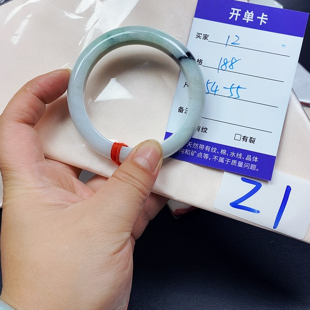 翡翠手镯未镶嵌翡翠手镯