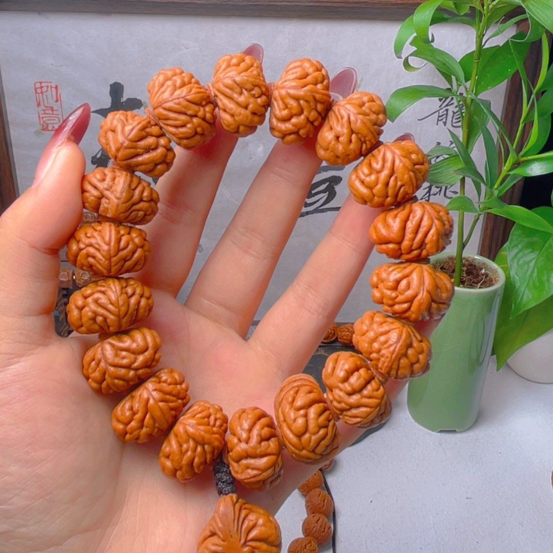 暖***7秦岭龙纹桃核手持