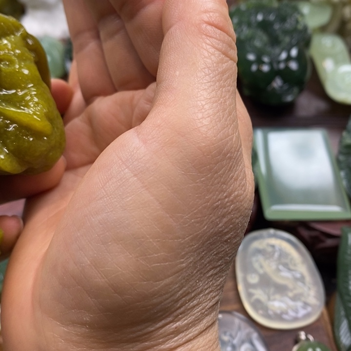 时***转蛇纹石玉未镶嵌手把