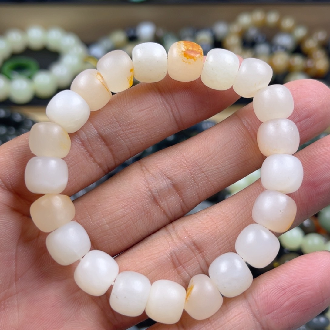 和田玉手串未镶嵌梦**、