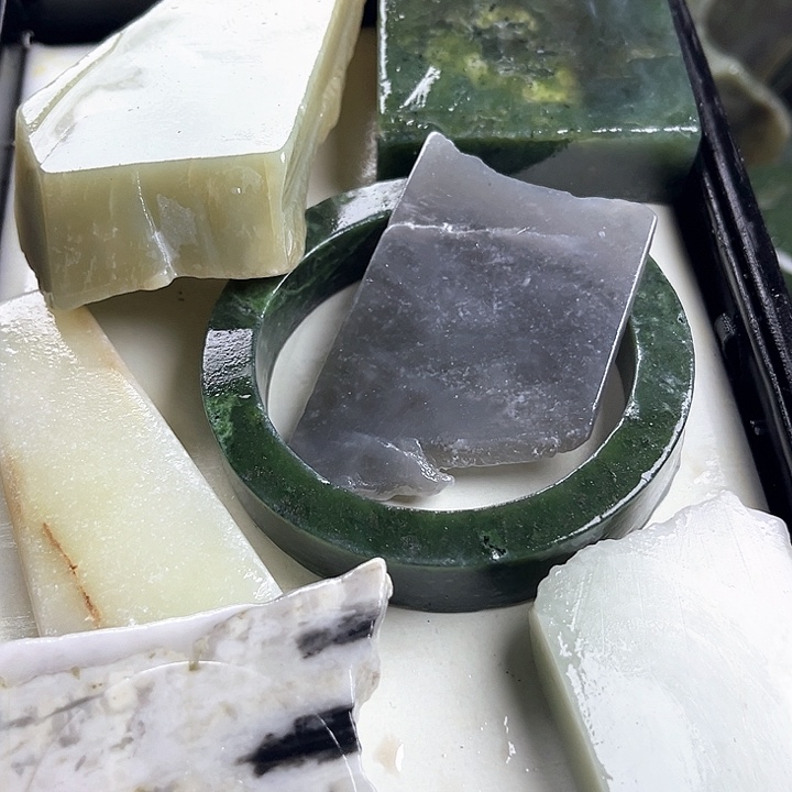 和田玉（糖玉）和田玉边角料9K金镶嵌廣*