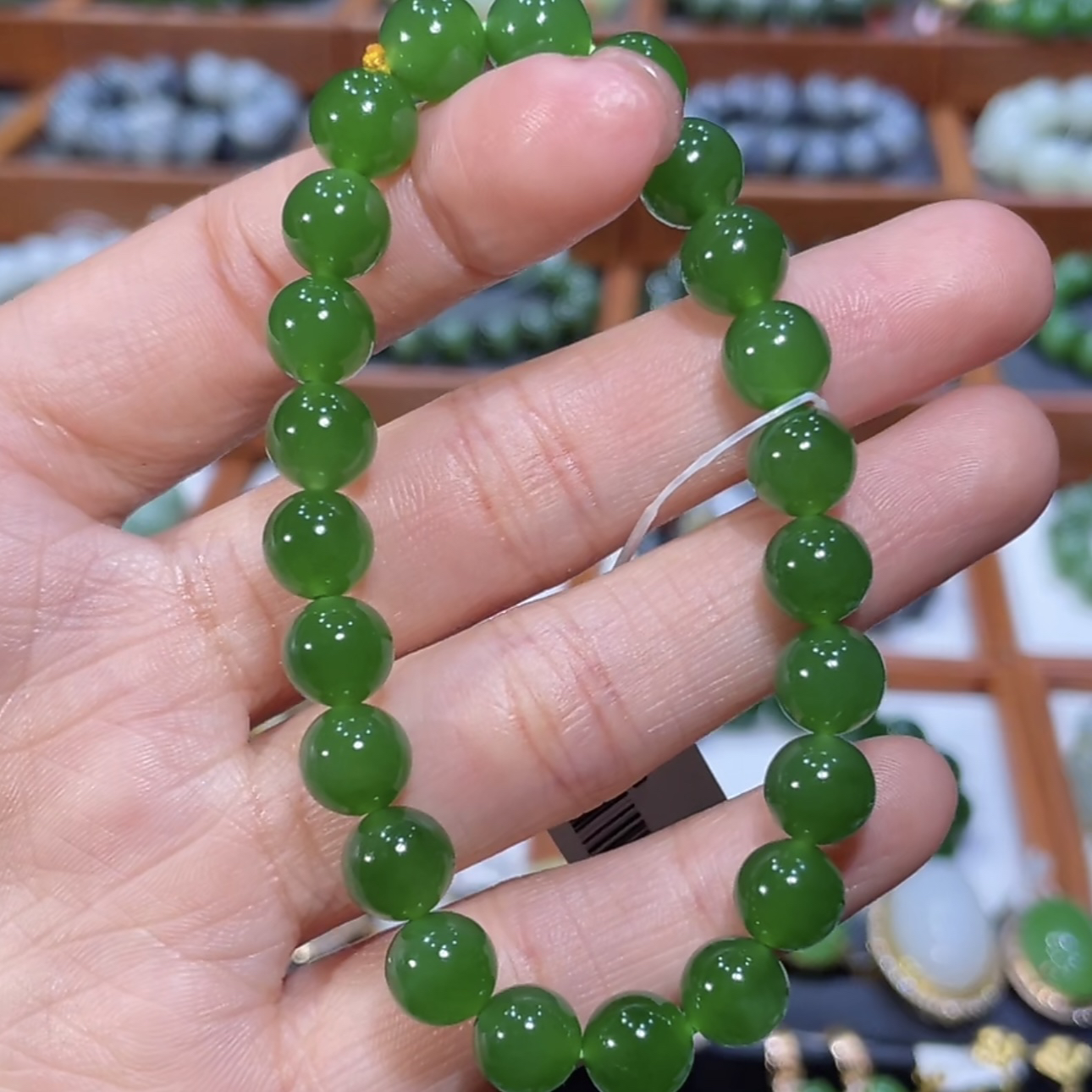 和田玉俄料碧玉老料阳绿手串8mm