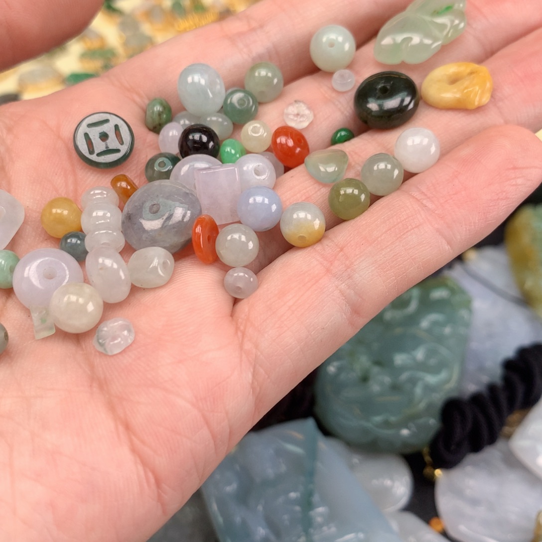 H***师翡翠未镶嵌颈饰福利