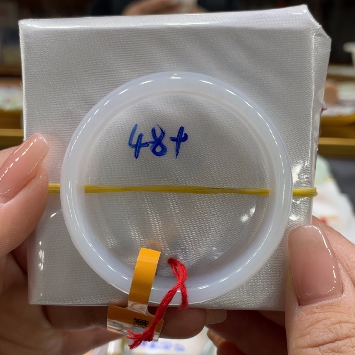 翡翠手镯未镶嵌翡翠