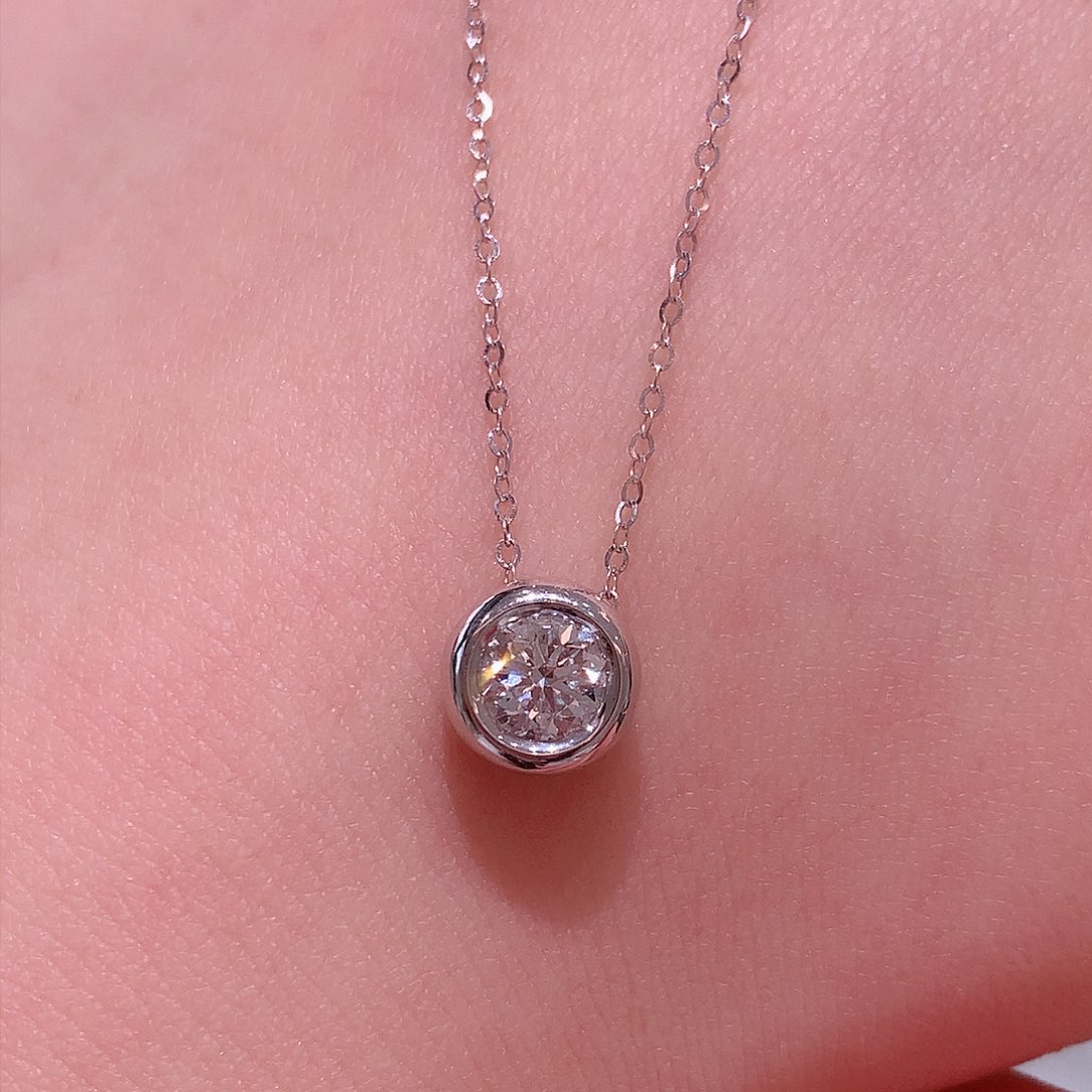 实验室培育钻石颈饰18K金镶嵌打****义