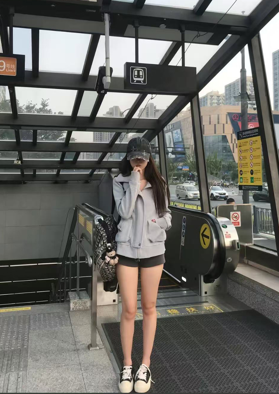 尹千金J【韩女氛围】修身连帽女美式复古灰色小众慵懒外套W257270