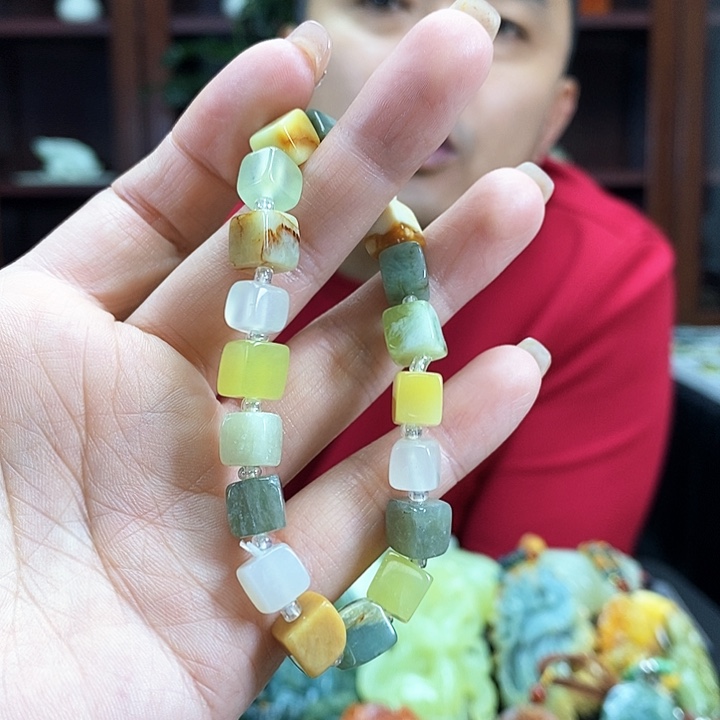 蛇纹石玉吊坠未镶嵌