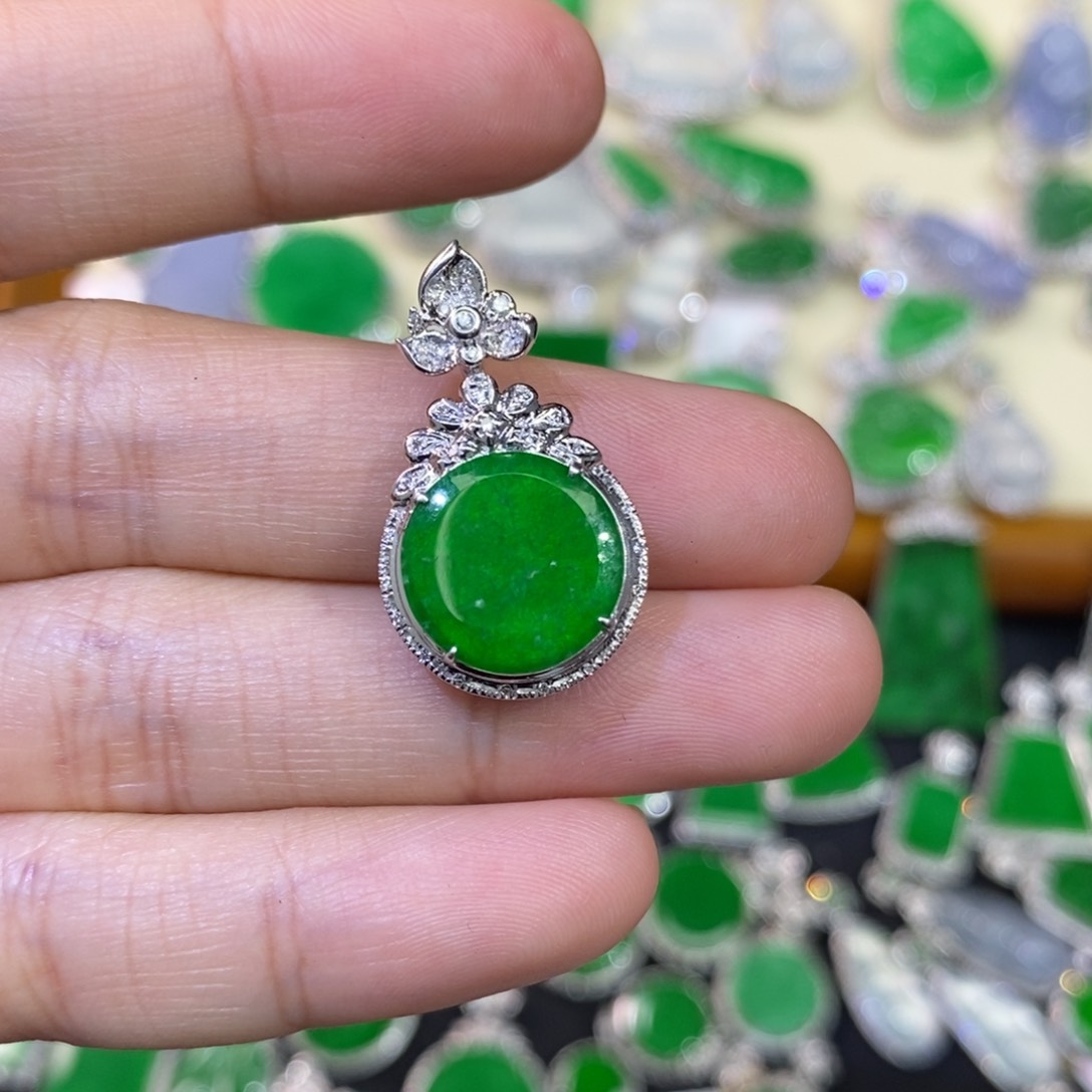 翡翠吊坠(不含链)18K金镶嵌