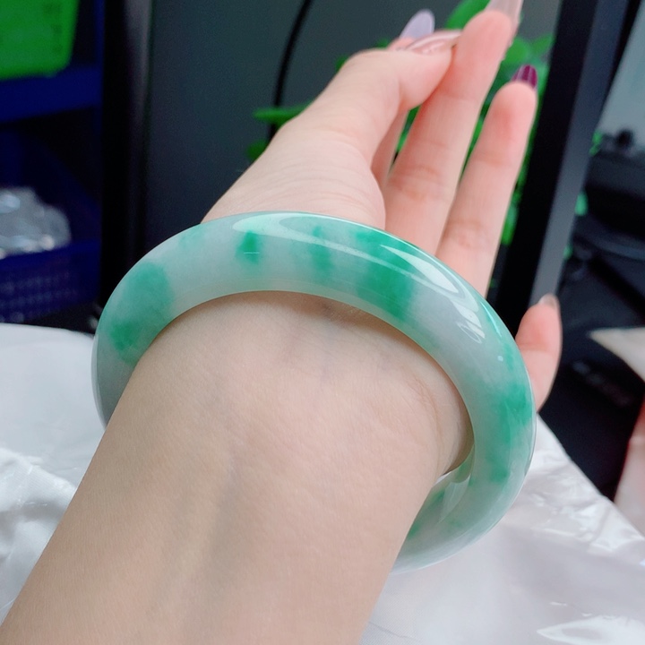翡翠未镶嵌手镯60圈