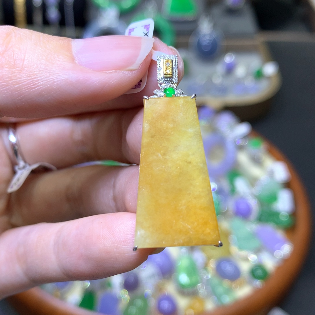 【闪购商品】翡翠颈饰18K金镶嵌翡翠吊坠项链