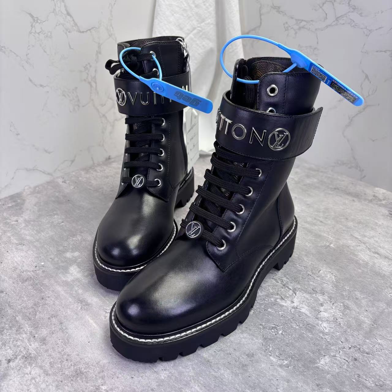 99新 LouisVuitton/路易威登 36码/黑色魔术贴时尚马丁靴  wsp023