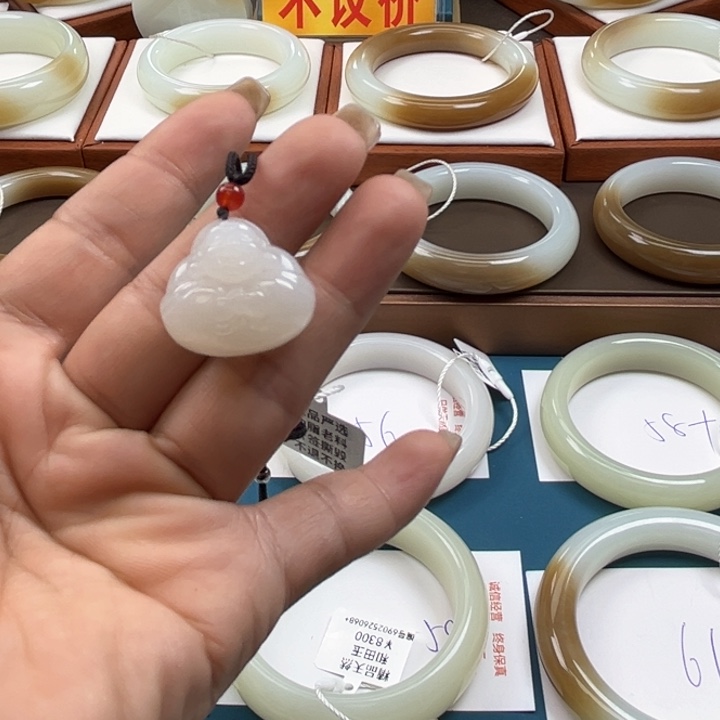 和田玉未镶嵌吊坠娴*呀