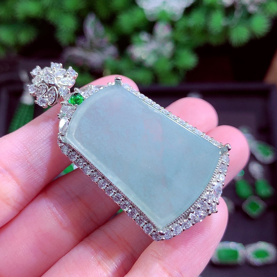 颈饰未镶嵌翡翠天然