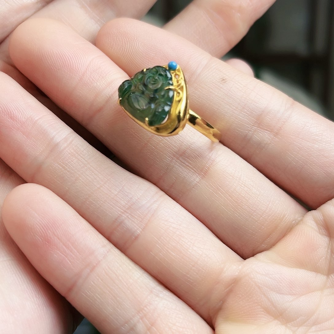 翡翠颈饰未镶嵌戒指