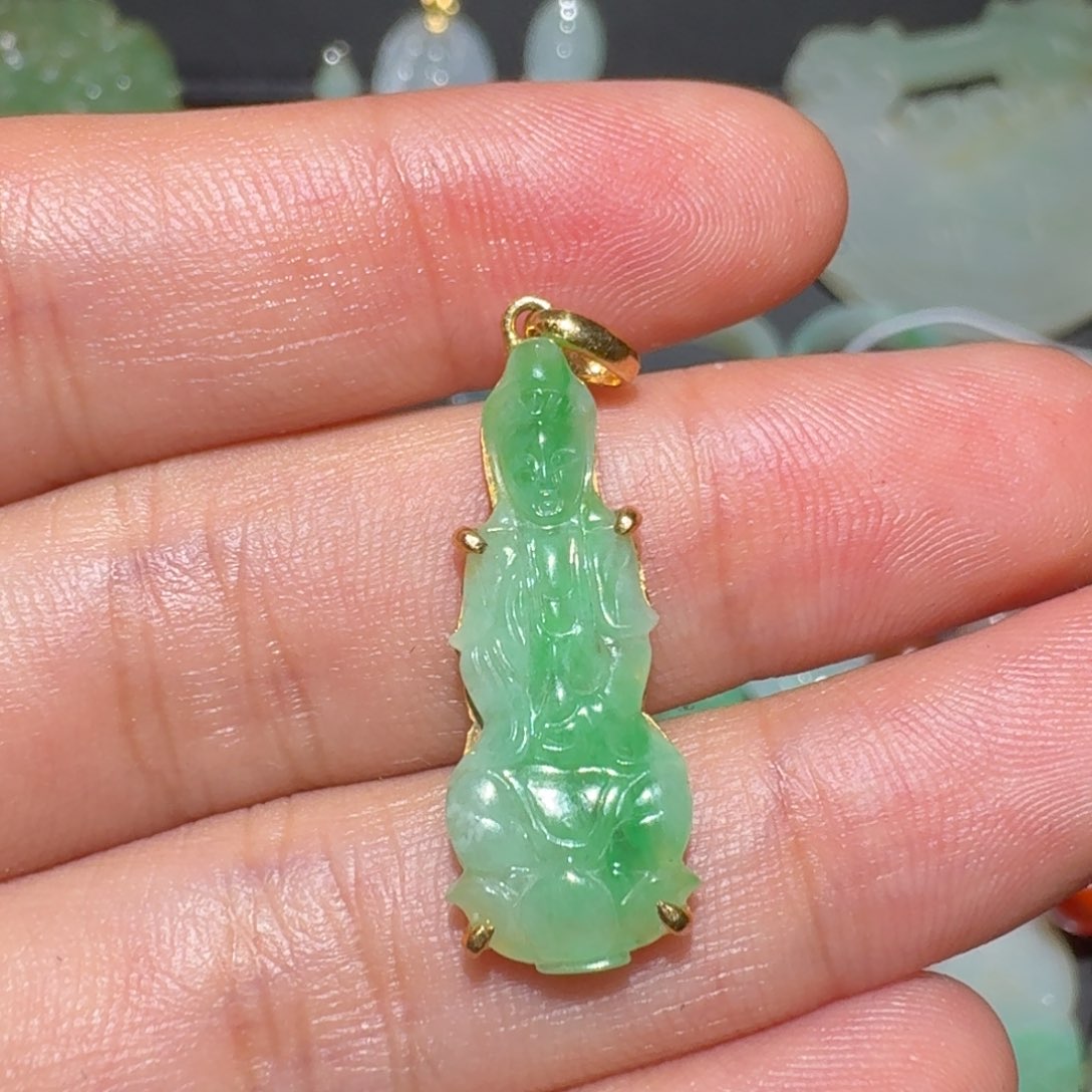 翡翠未镶嵌颈饰云***～