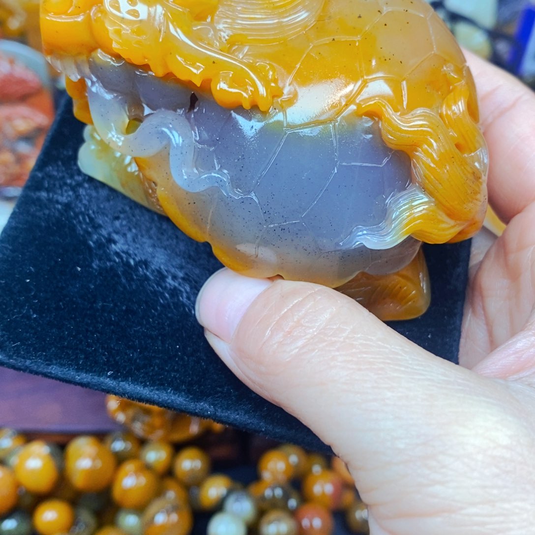 未镶嵌石英质玉（黄龙玉）颈饰