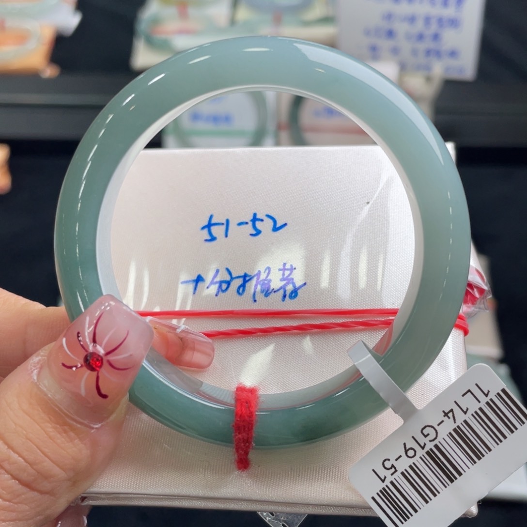 翡翠手镯未镶嵌翡翠手镯