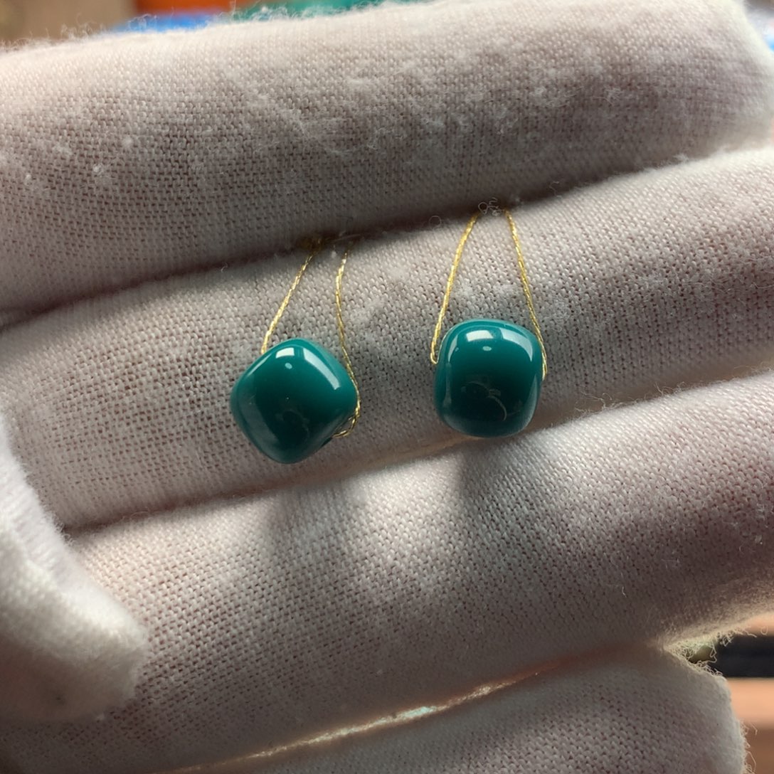 张***森绿松石未镶嵌绿松石