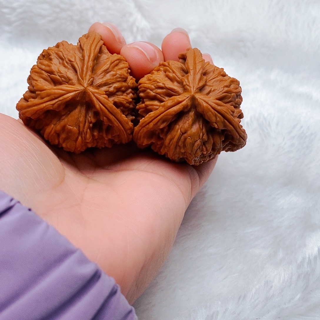 诺***)文玩核桃吊坠三棱