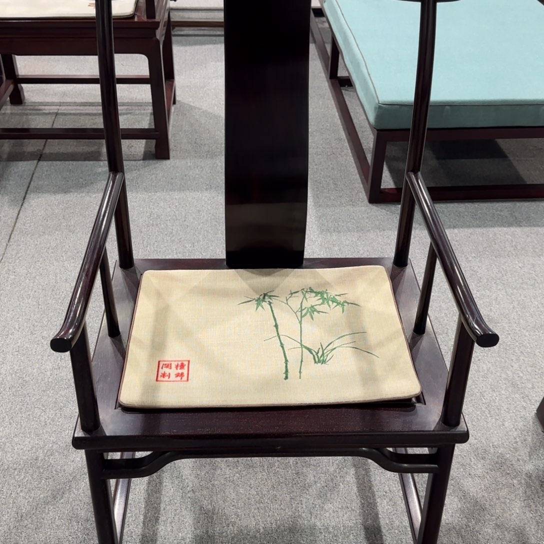 端景台紫檀木类血檀官帽椅 自提或运费自理