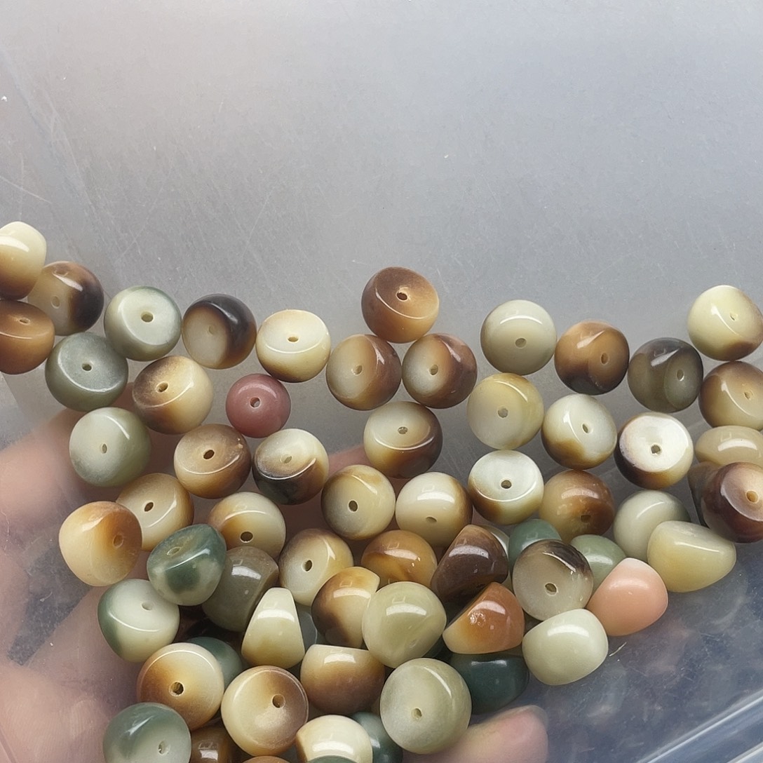 白玉菩提吊坠微瑕13.2-13.8两个尺寸大肠80颗