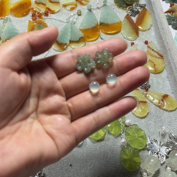 蛇纹石玉合金吊坠