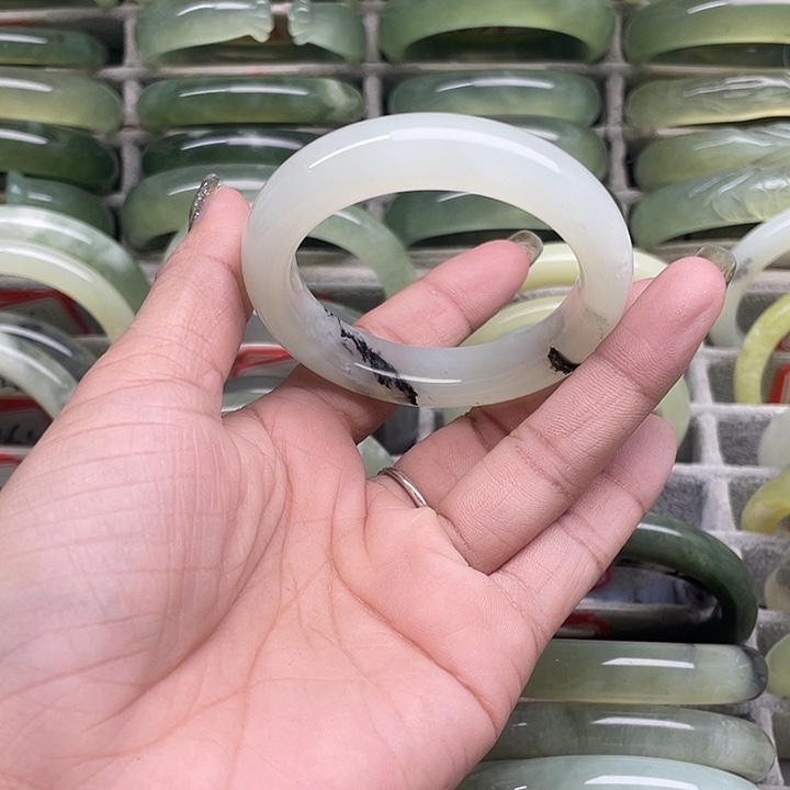 蛇纹石玉未镶嵌手镯384