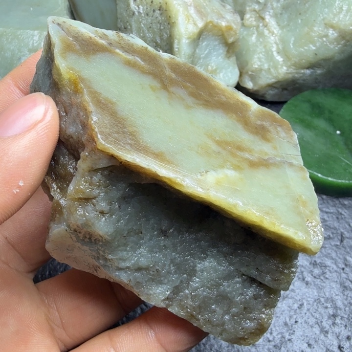 和田玉（糖玉）未镶嵌珠宝奇石