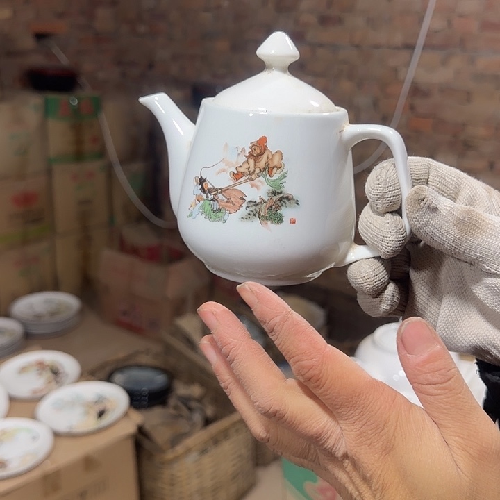 库存微瑕三打白骨精单孔小壶后配盖子