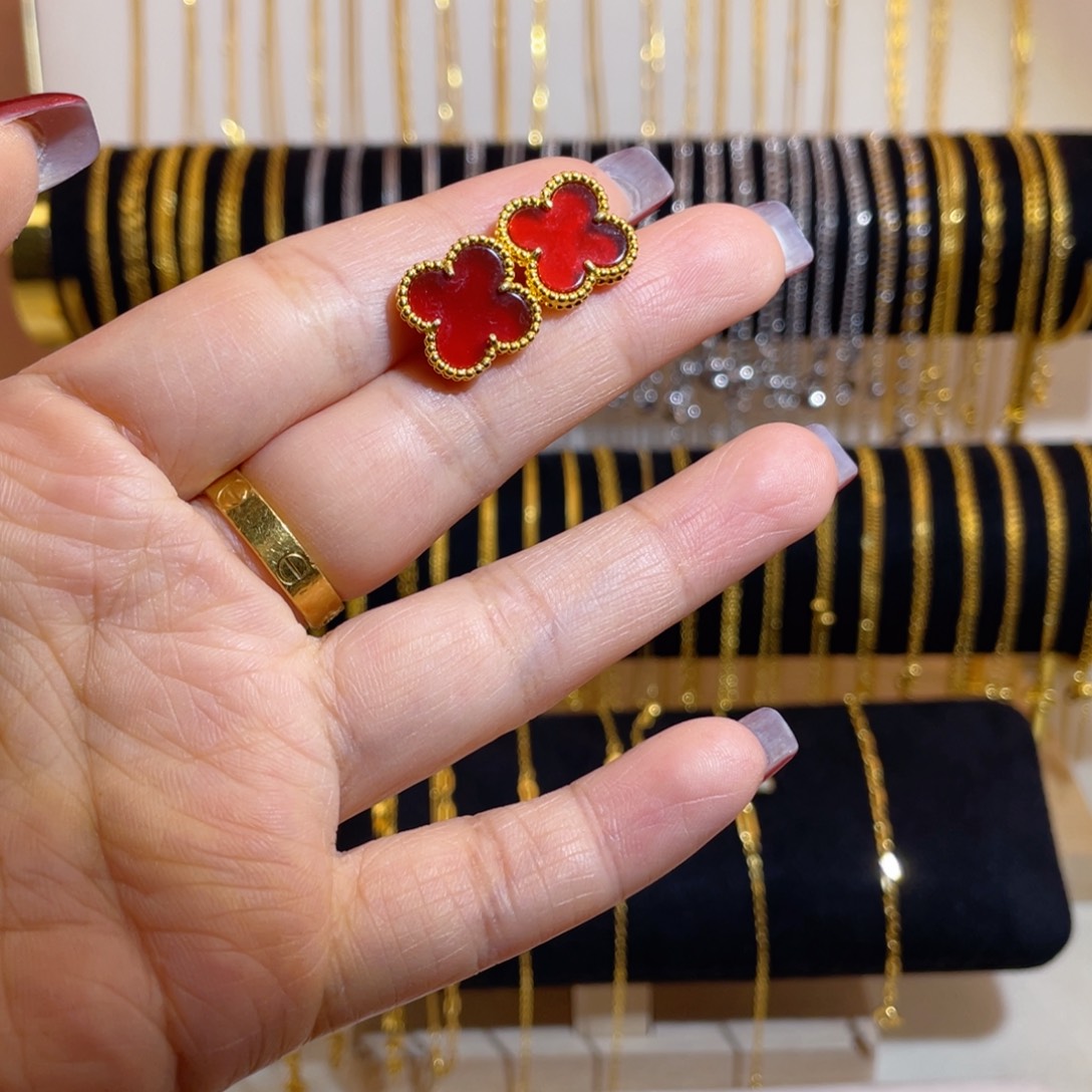 ꧁***꧂一一红色四叶草耳钉