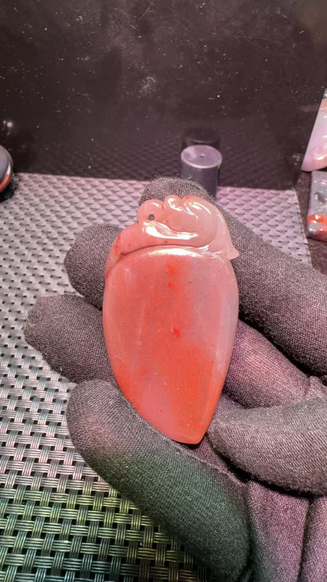 桂林鸡血玉天然奇石上朗料雕刻油润仿古雕吊坠