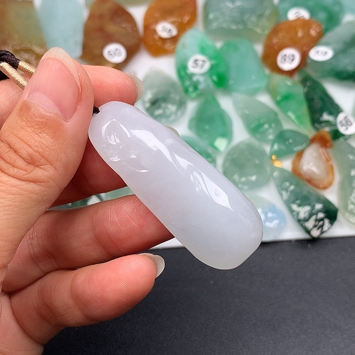 翡翠未镶嵌颈饰随型