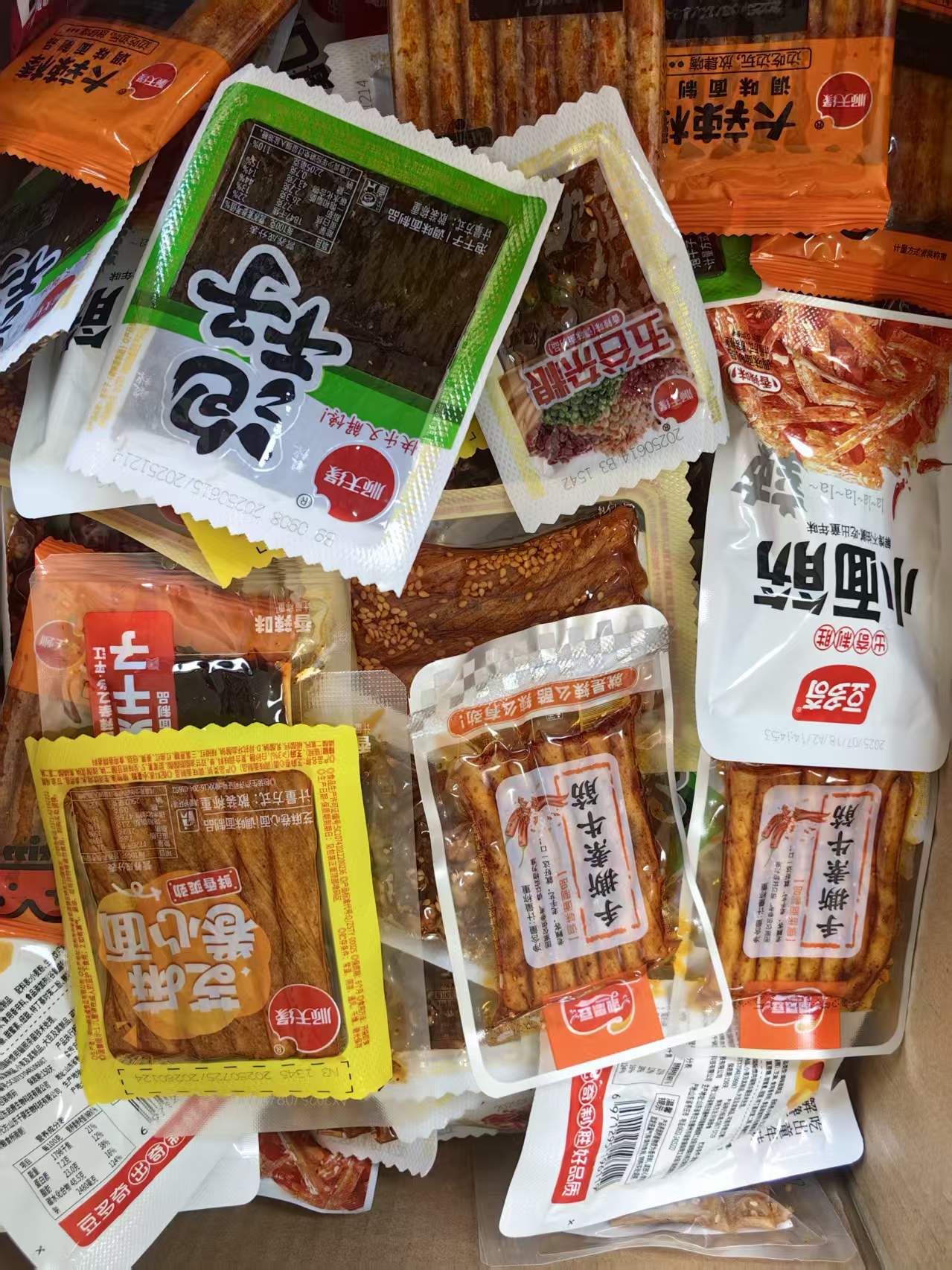 素板筋牛筋豆角干辣条大礼包儿时怀旧麻辣零食