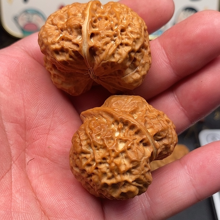 文玩核桃把件铁皮元宝