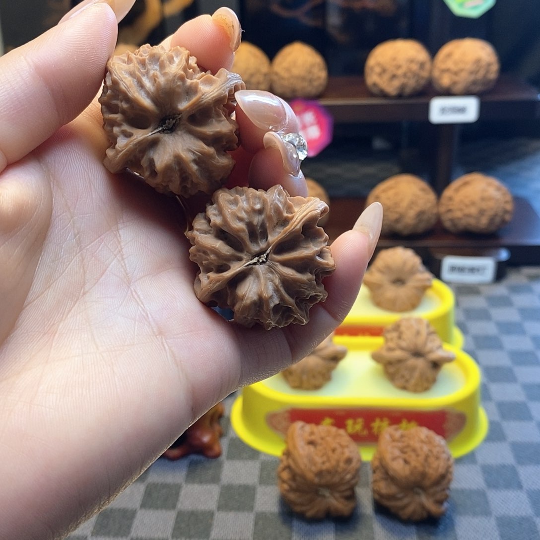 核桃把件梦幻皮质曹大龙核桃卡36白茬全品