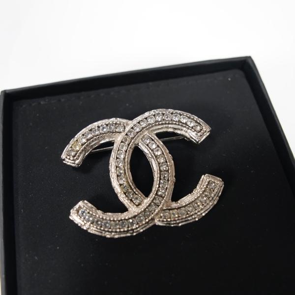 Chanel 闪钻磨边双C胸针