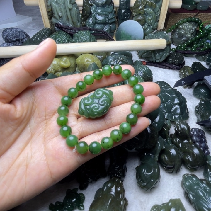 婷***儿和田玉未镶嵌颈饰