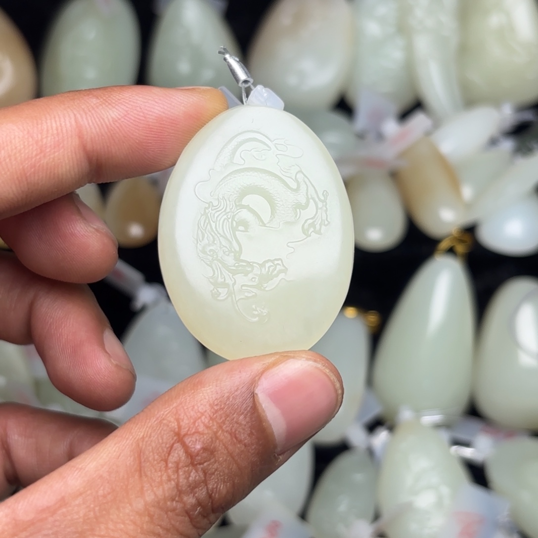 1***手和田玉未镶嵌颈饰