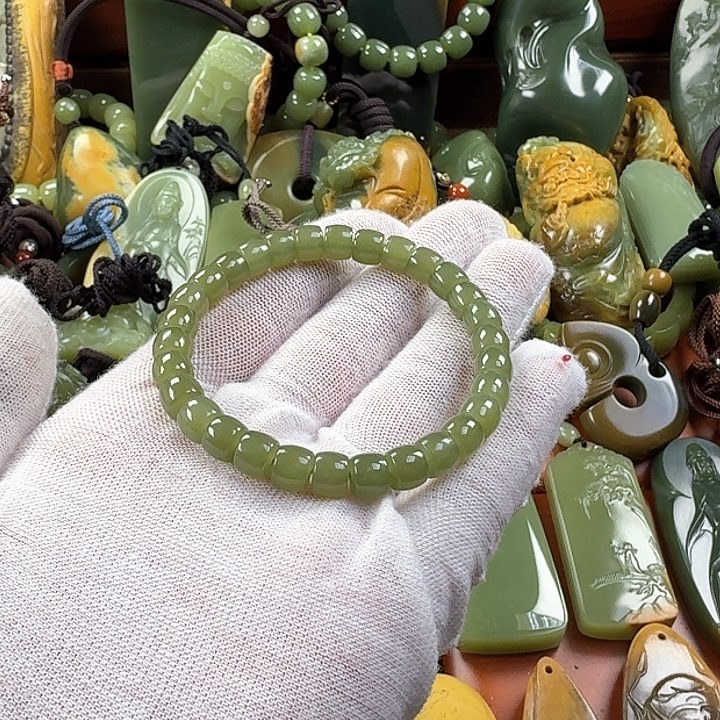 岫岩老玉（透闪石质玉）手链未镶嵌