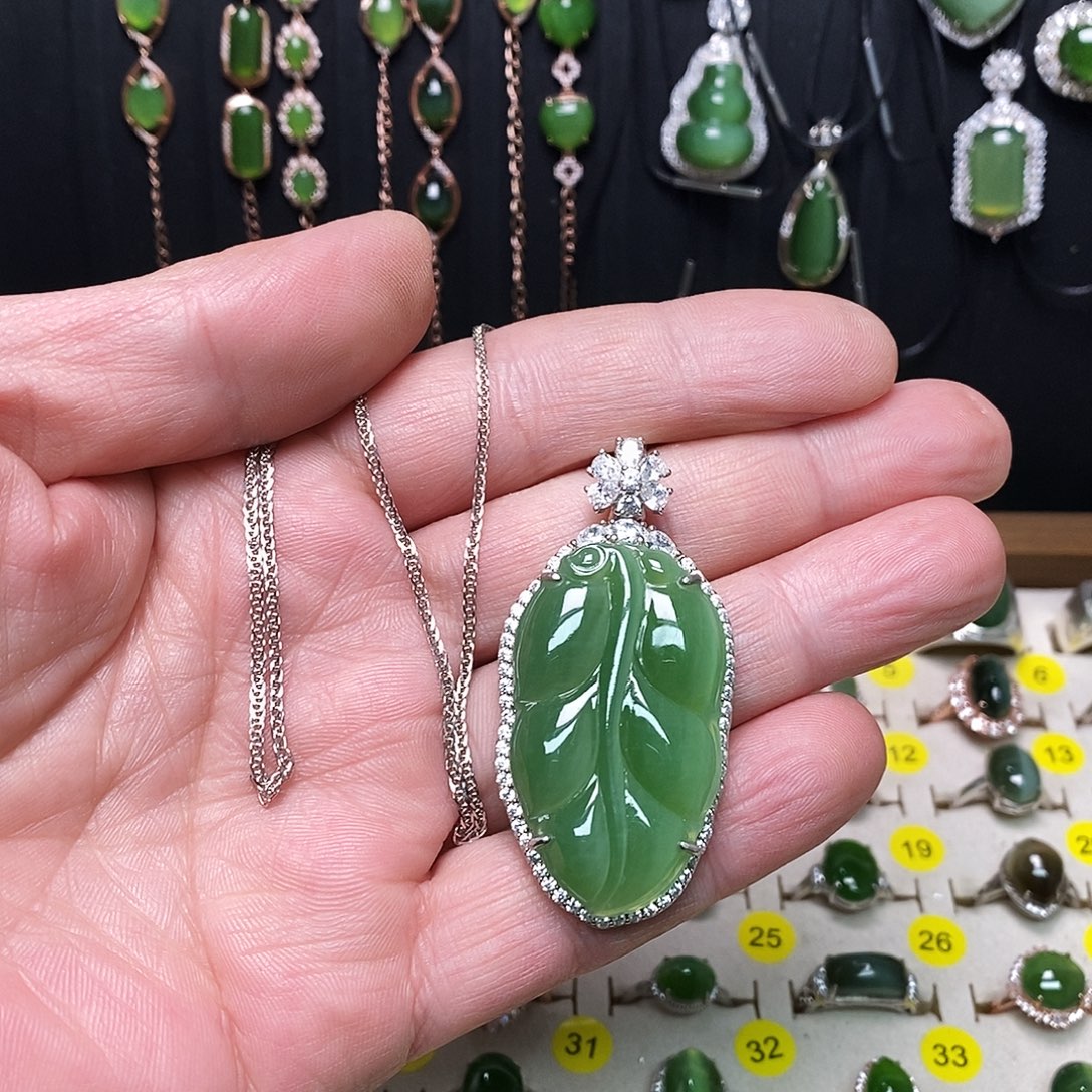 一***宝和田玉（碧玉）银S925镶嵌颈饰