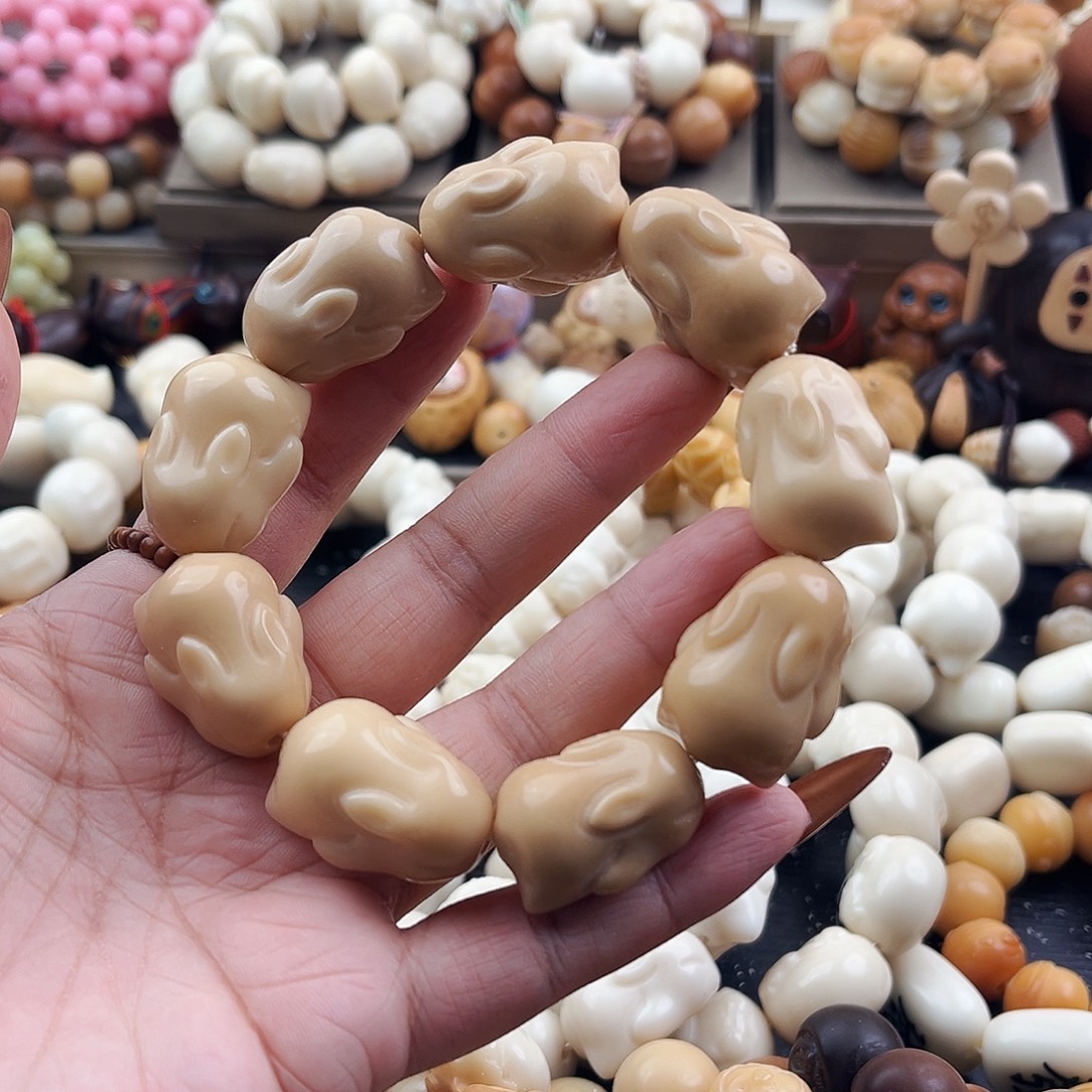 吊坠菩提根/象牙果小飞兔